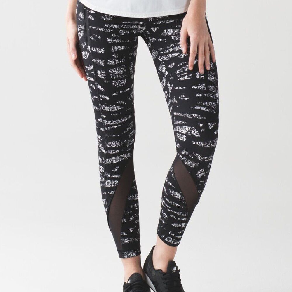 Lululemon Inspire Tight II Graf Black White 4